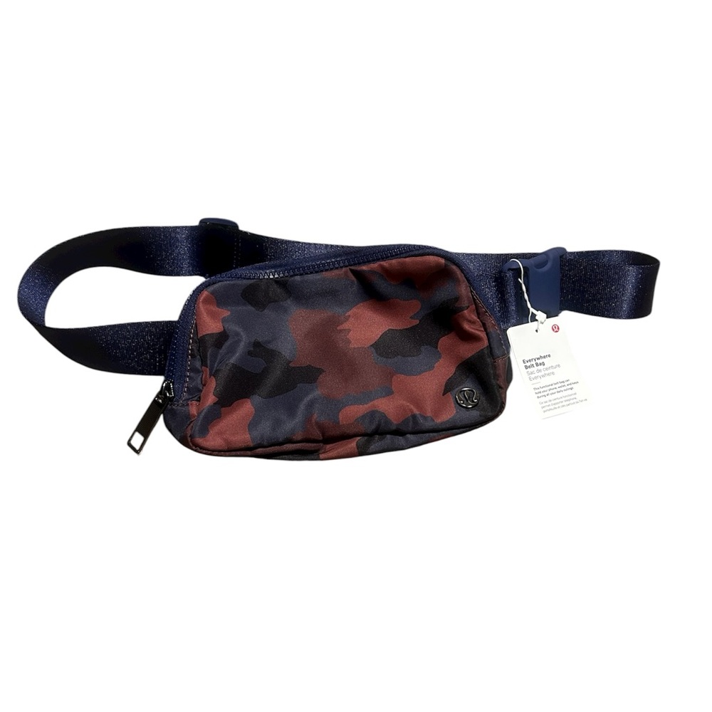 Lululemon everywhere belt bag.